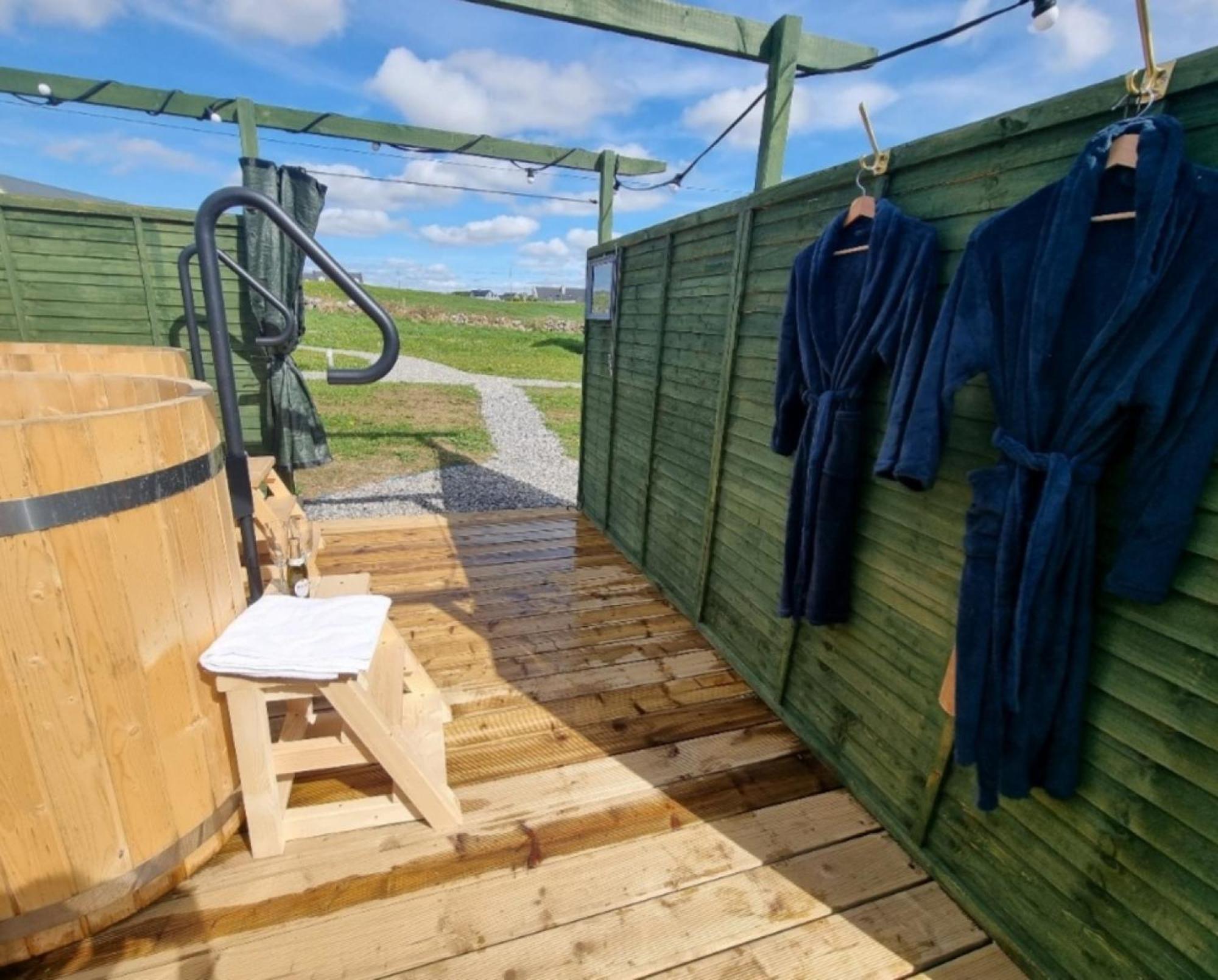 Wild Meadow Huts Doolin Exterior foto